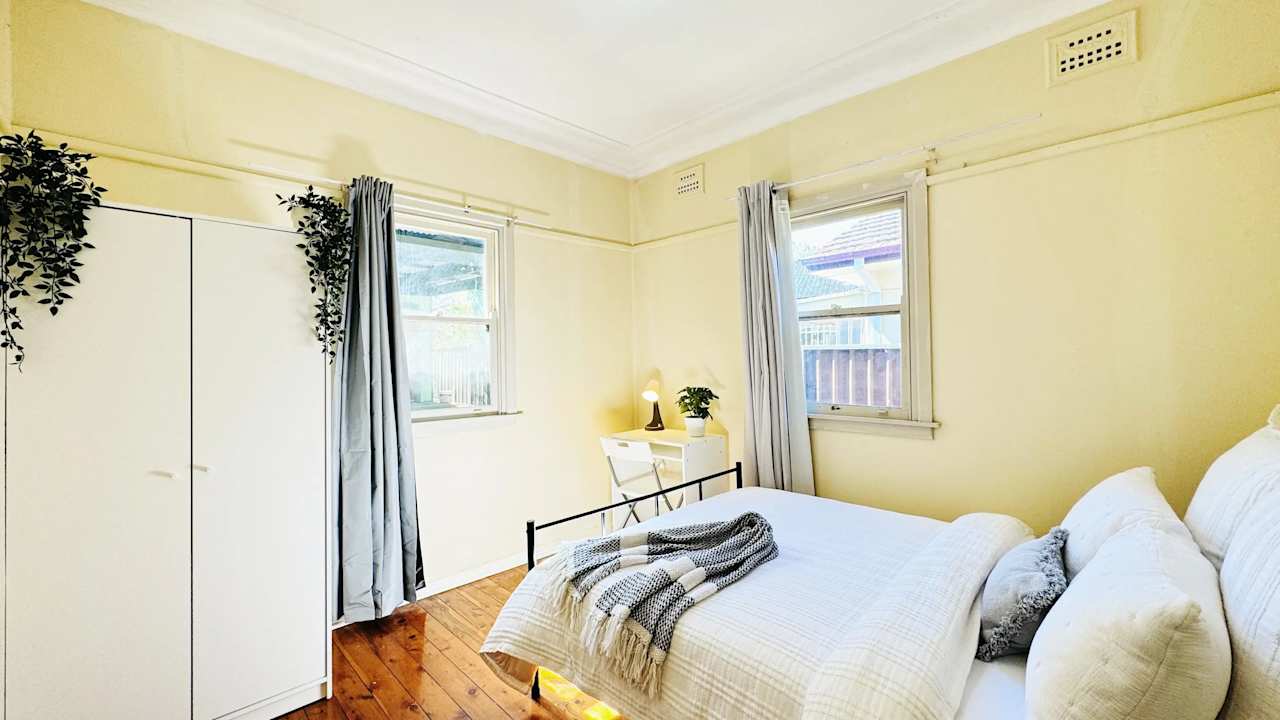 Furnished room in a share house