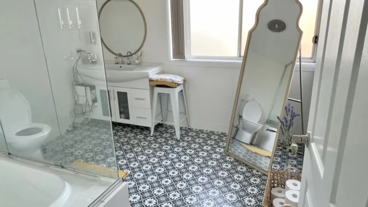 Furnished room in a share house