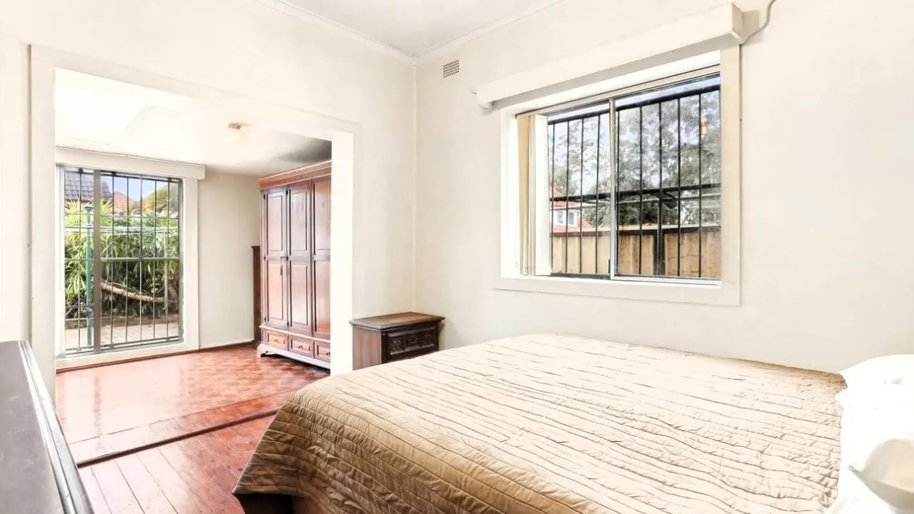 Furnished room in a share house