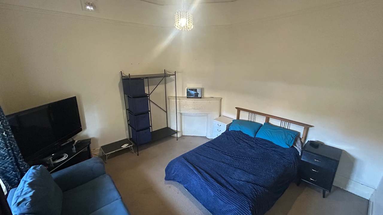 Furnished room in a share house