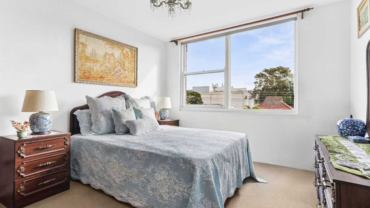 Unfurnished room in a flatshare