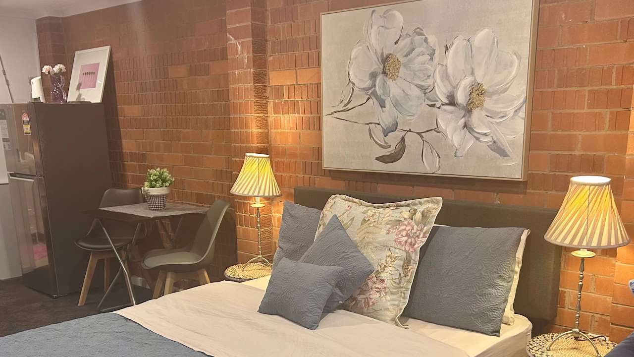 Whole property with 1 room for rent