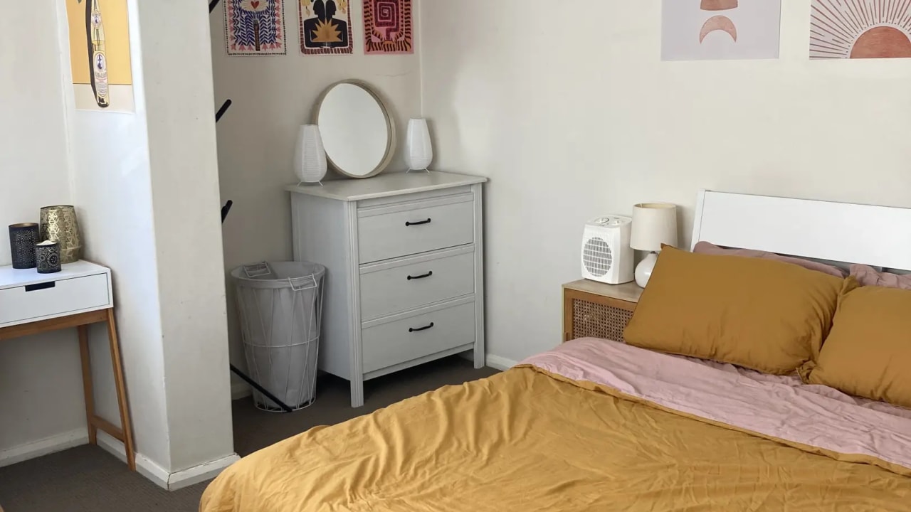Furnished room in a flatshare