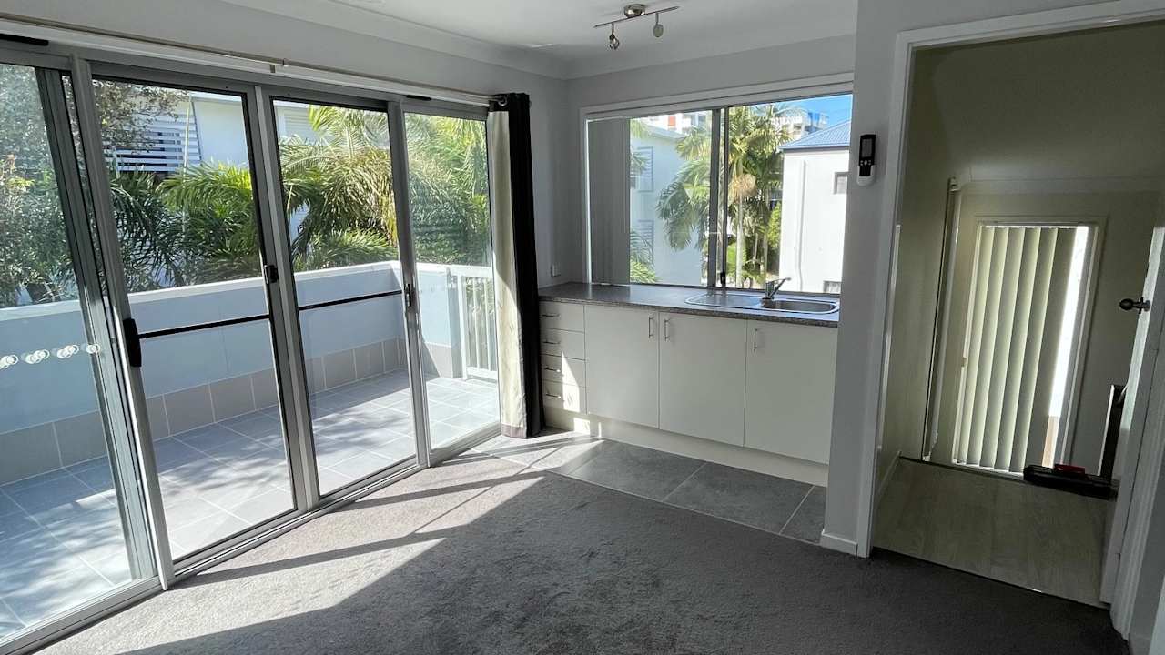 Furnished room with ensuite in a share house