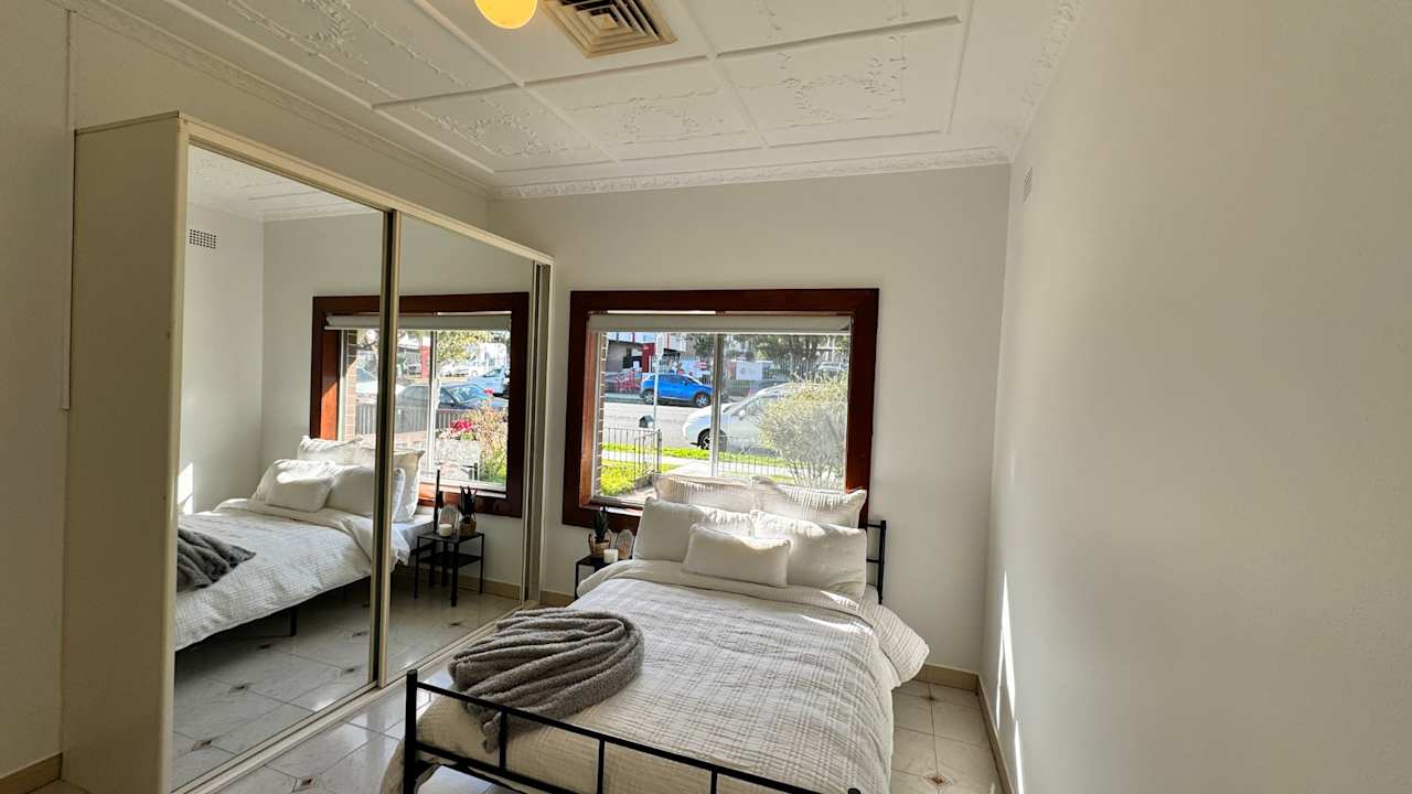 Furnished room in a flatshare