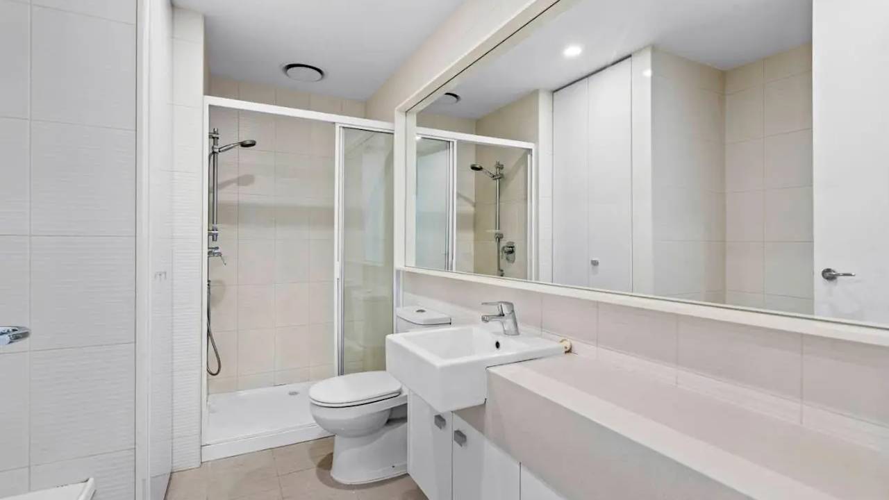 Unfurnished room in a share house