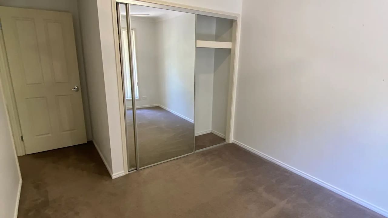 Unfurnished room in a flatshare