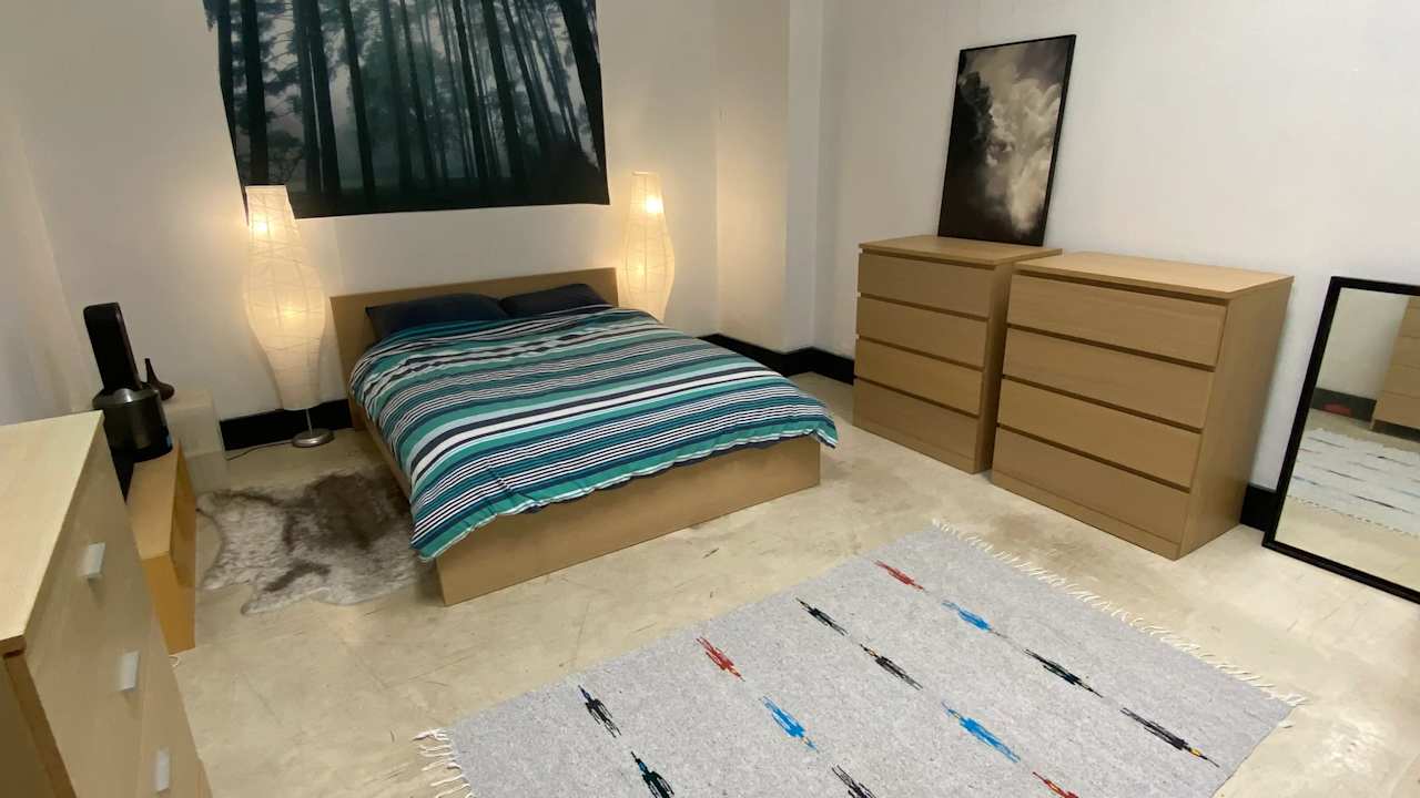 Furnished room in a flatshare