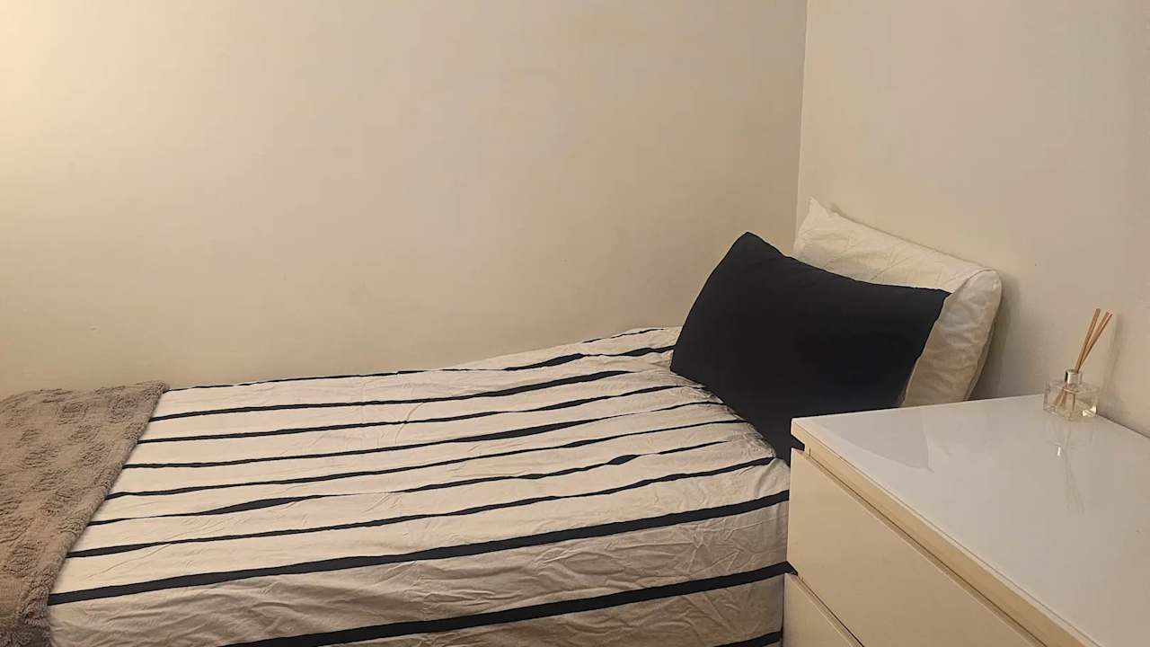 Furnished room in a flatshare