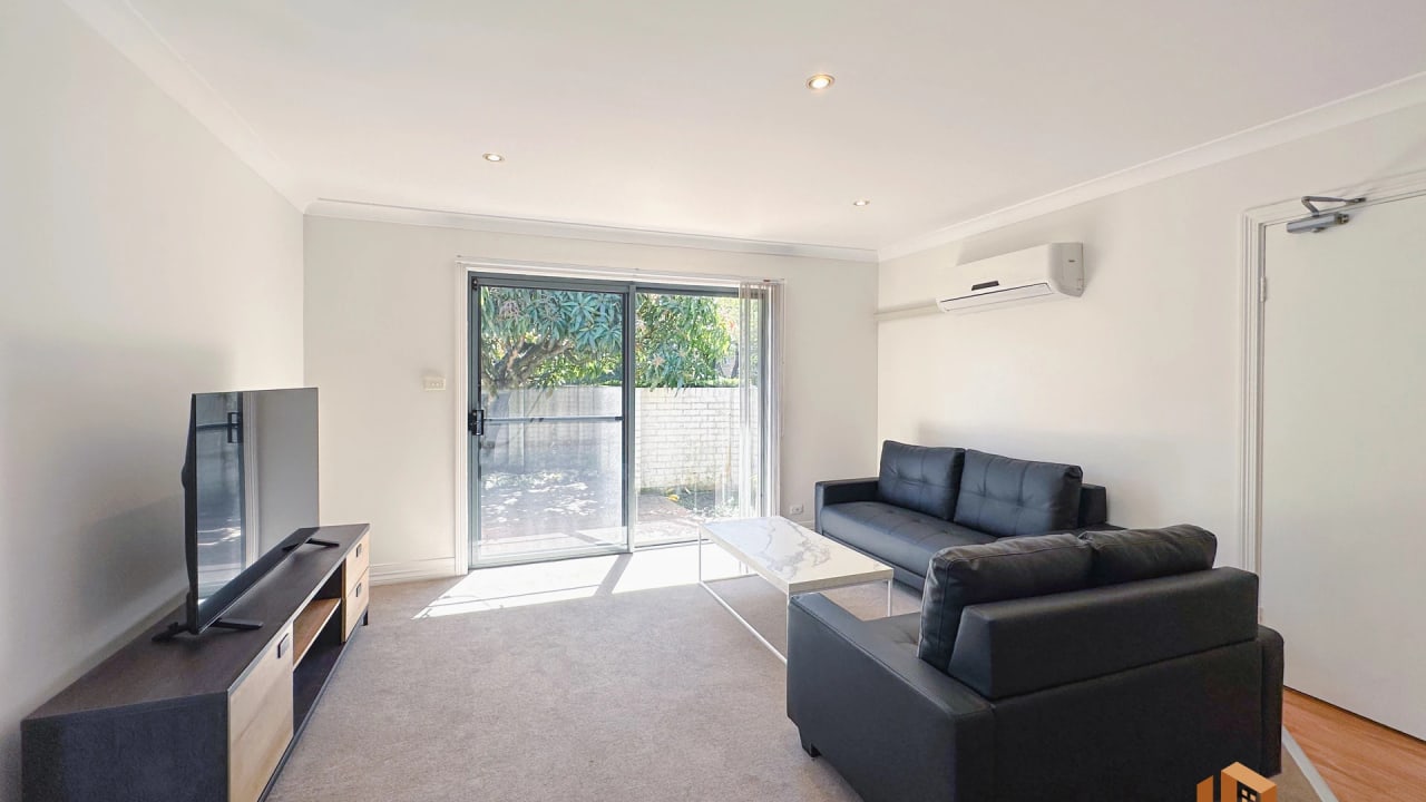 Furnished room in a flatshare