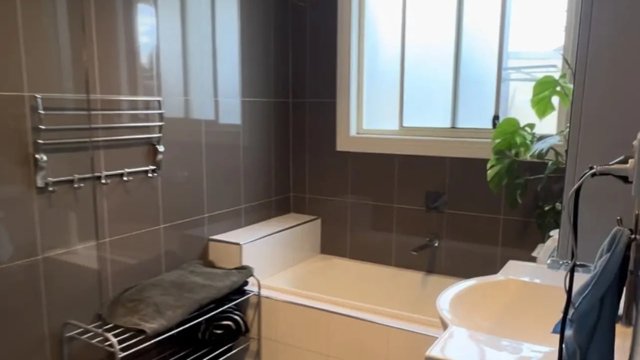Room in a share house