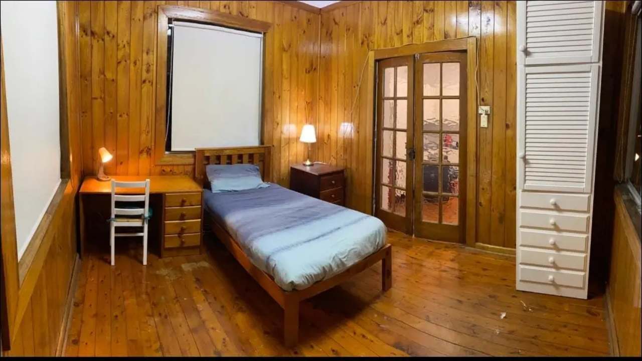 Furnished room in a flatshare