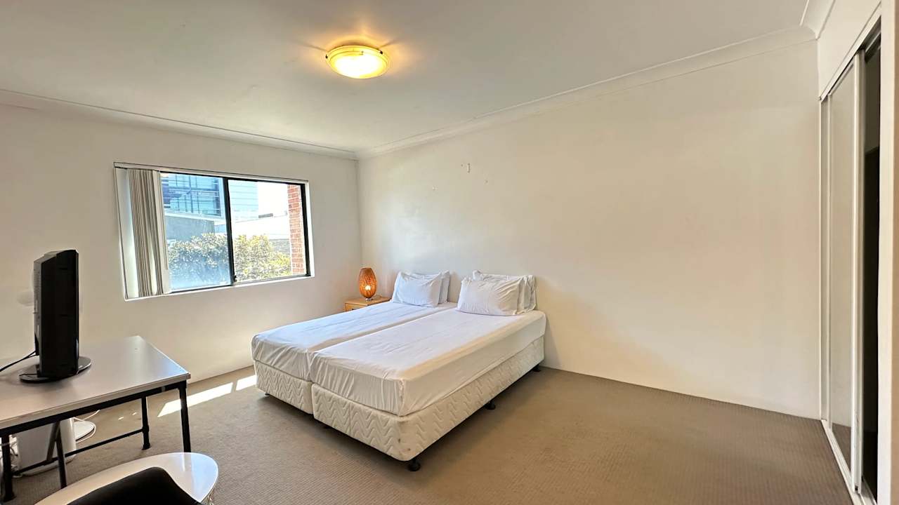 Furnished room with ensuite in a flatshare