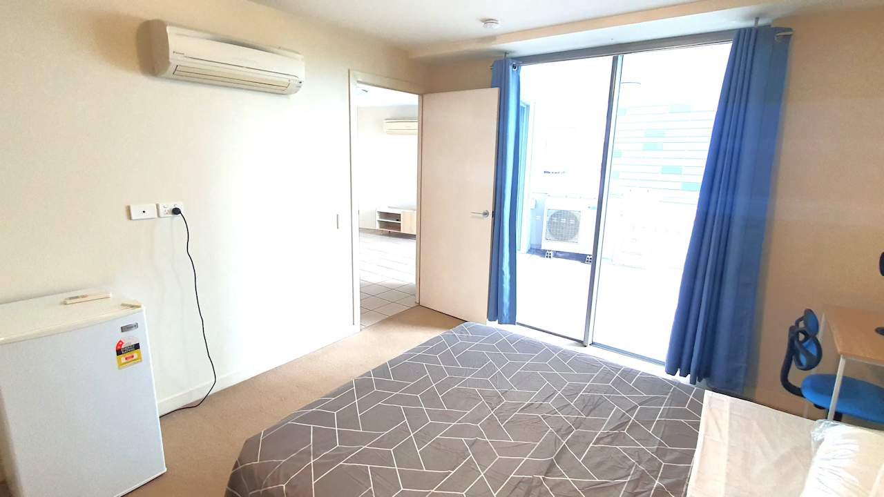 Furnished room with ensuite in a flatshare