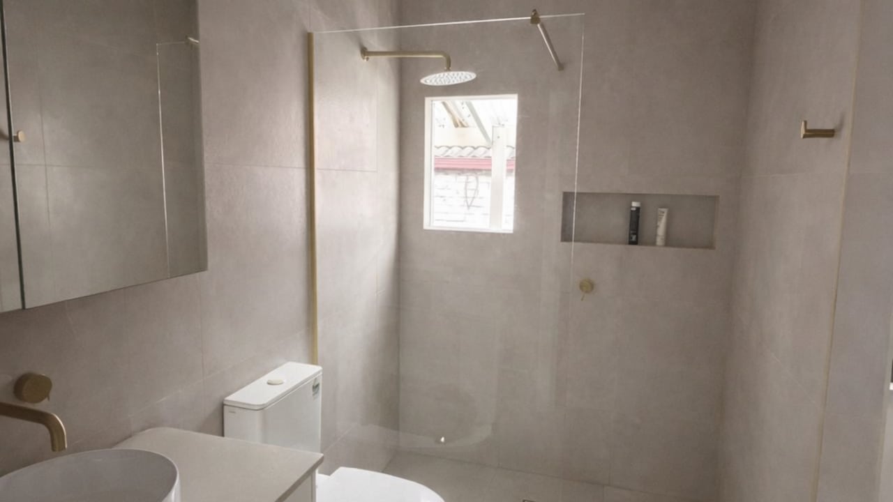 Furnished room with own bathroom