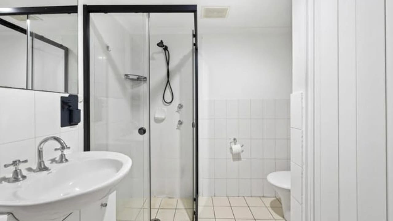 Unfurnished room in a flatshare