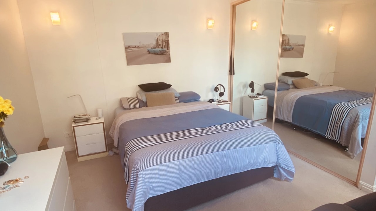 Furnished room with ensuite in a flatshare