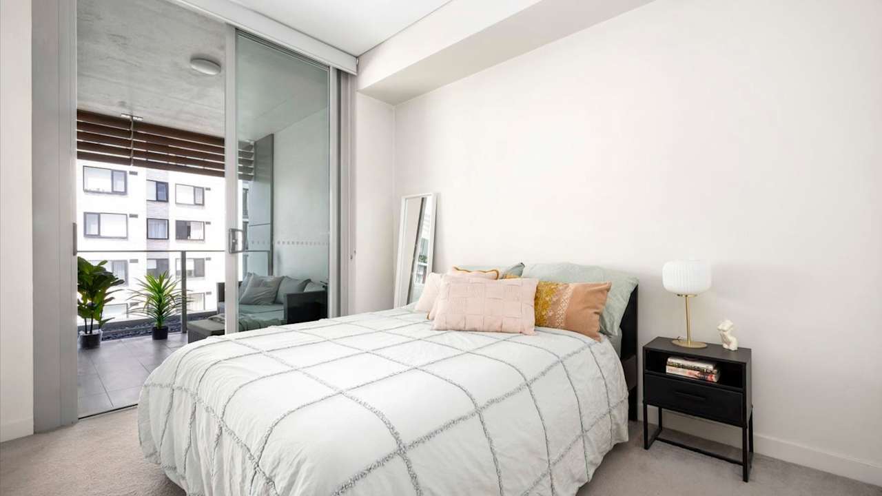 Unfurnished room with own bathroom