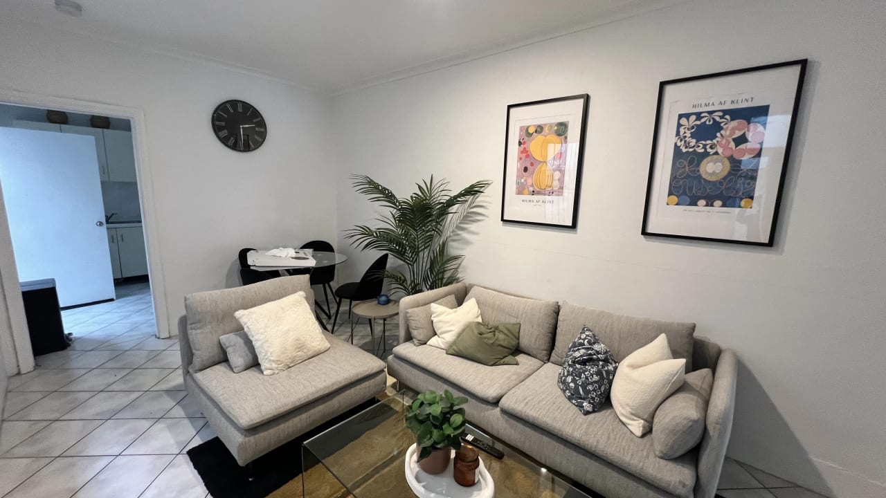 Room in a share house