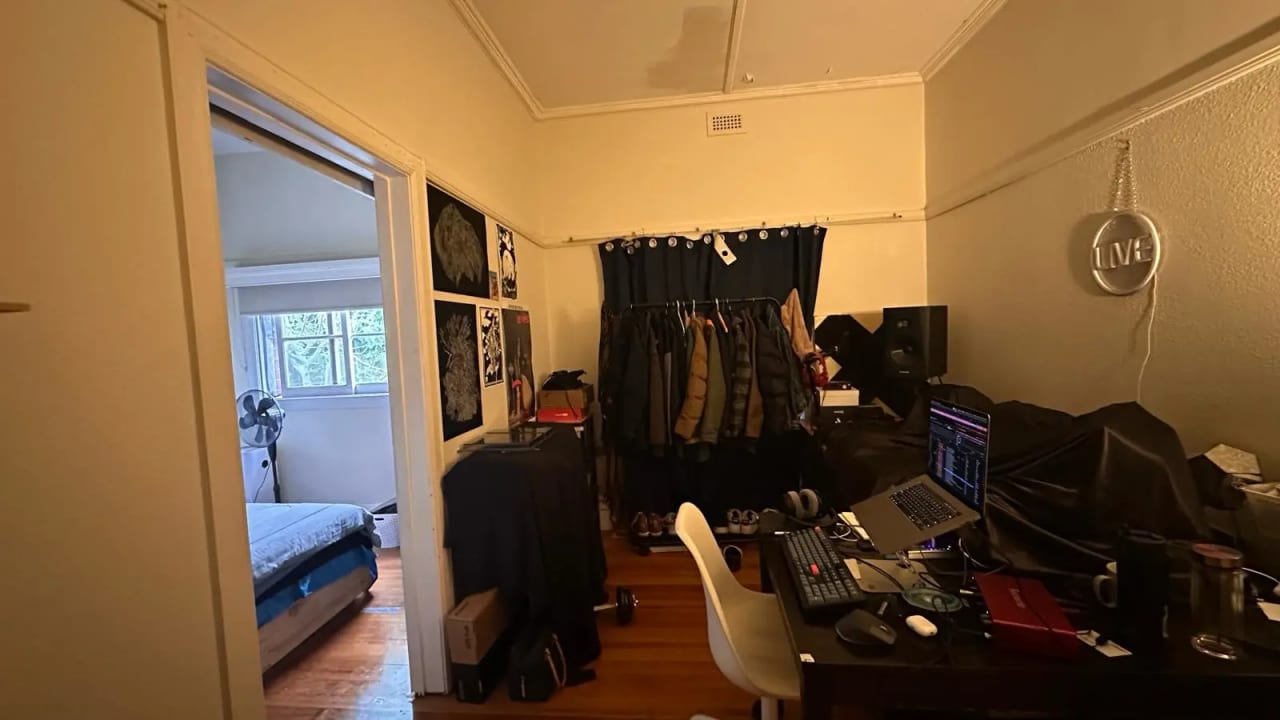 Room in a share house