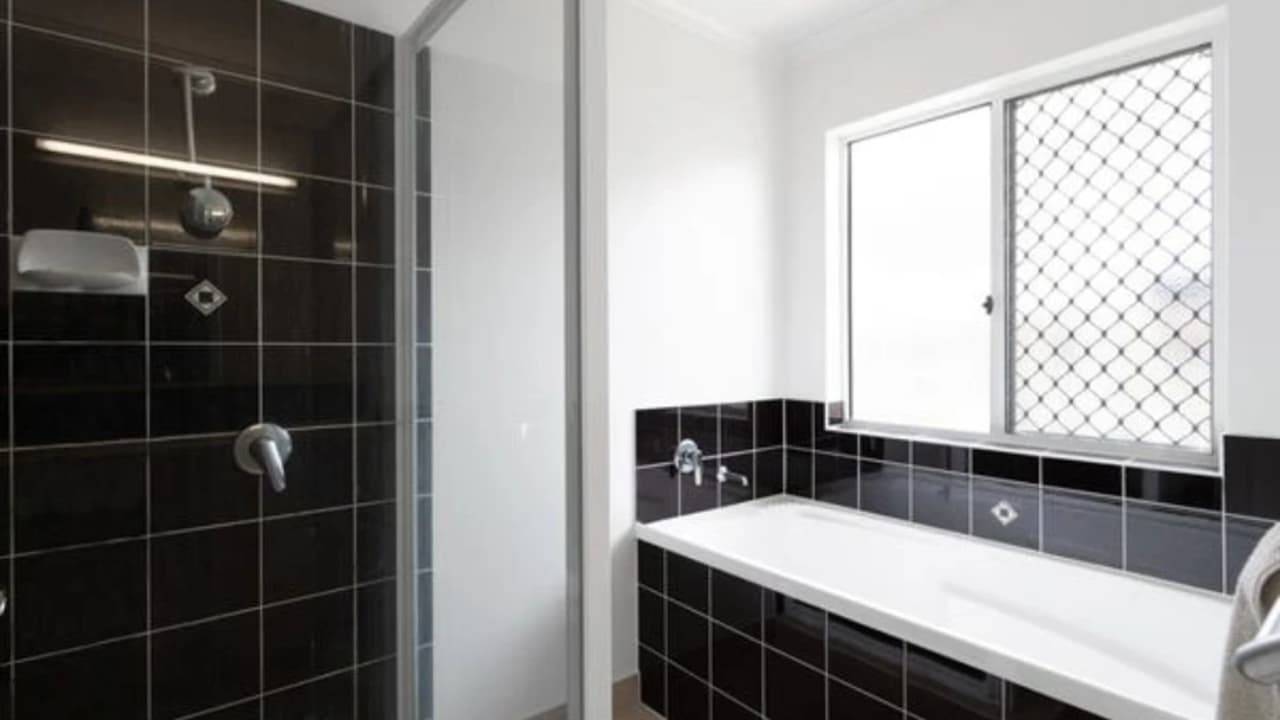 Room in a share house