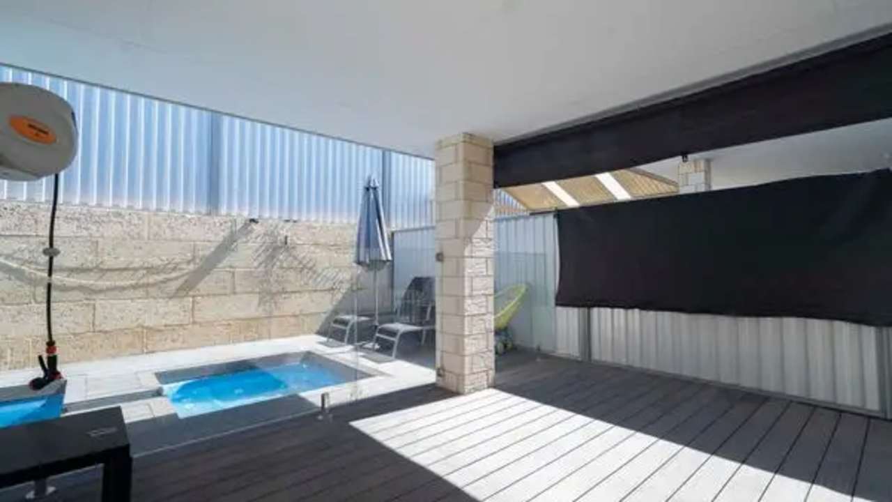 Room in a share house