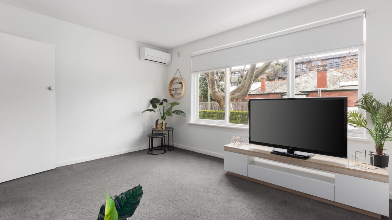 Whole property with 2 rooms for rent