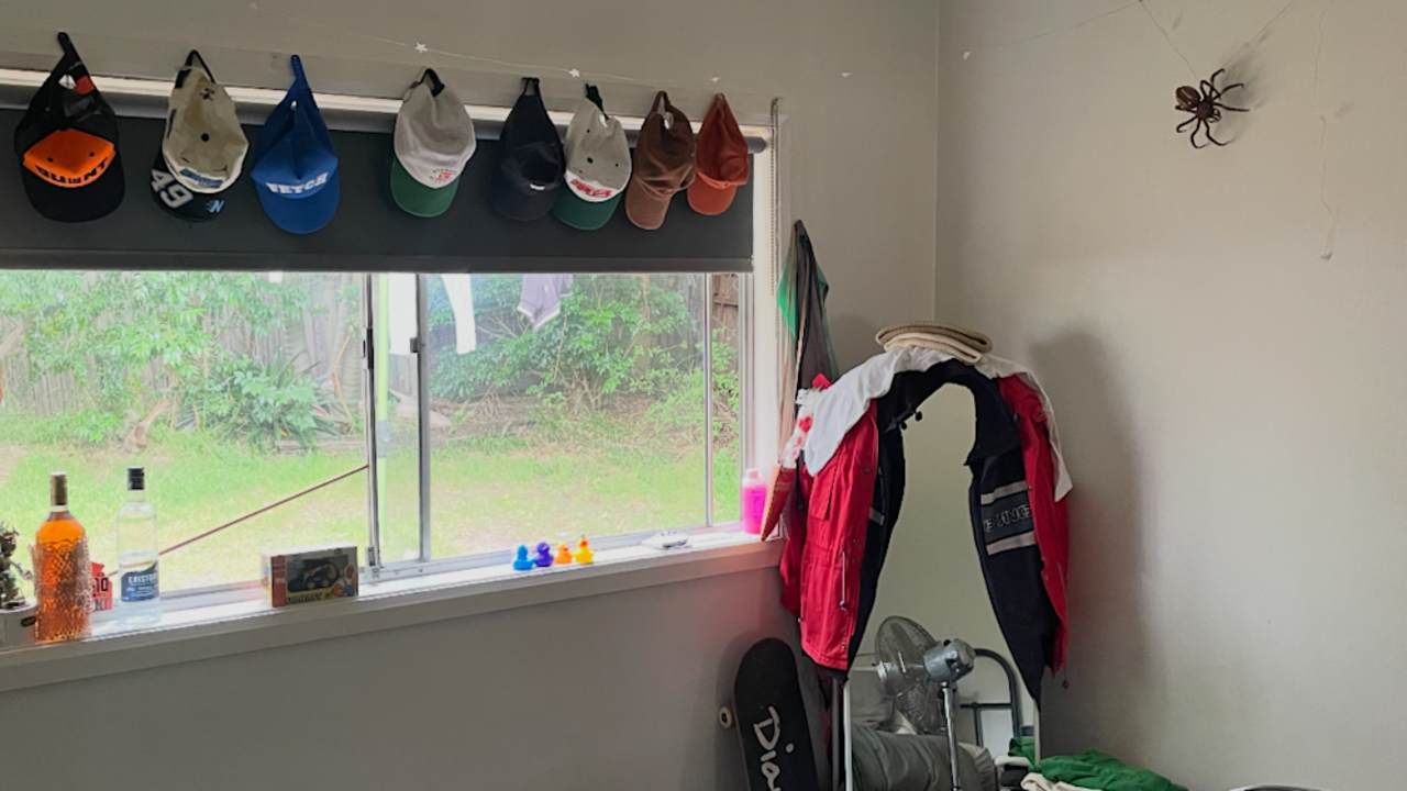 Room in a share house