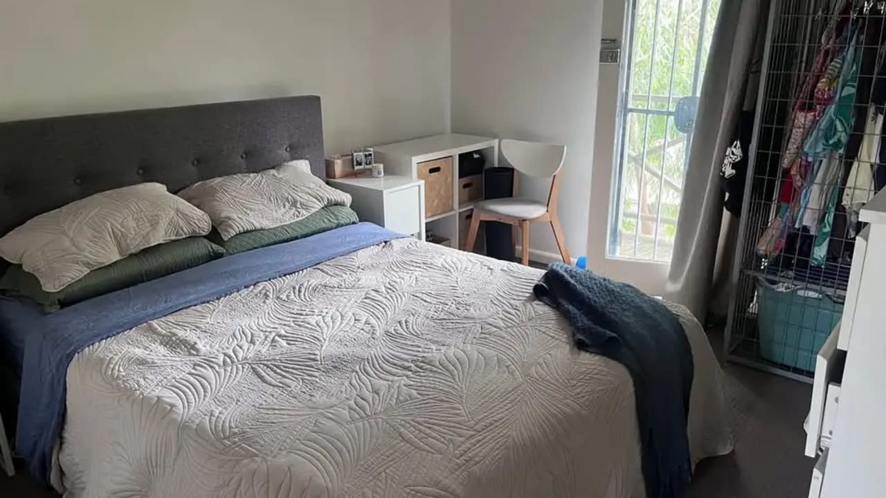 Furnished room in a share house