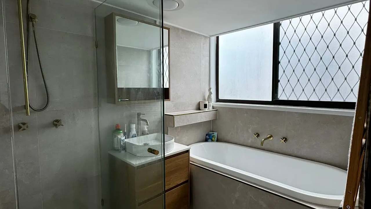 Furnished room with ensuite in a flatshare