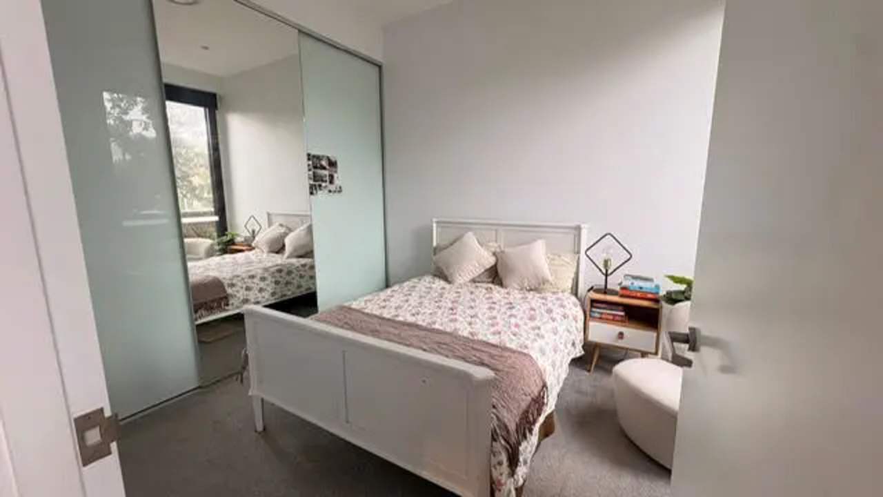 Furnished room with own bathroom