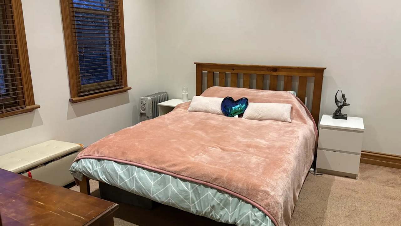 Room in a share house