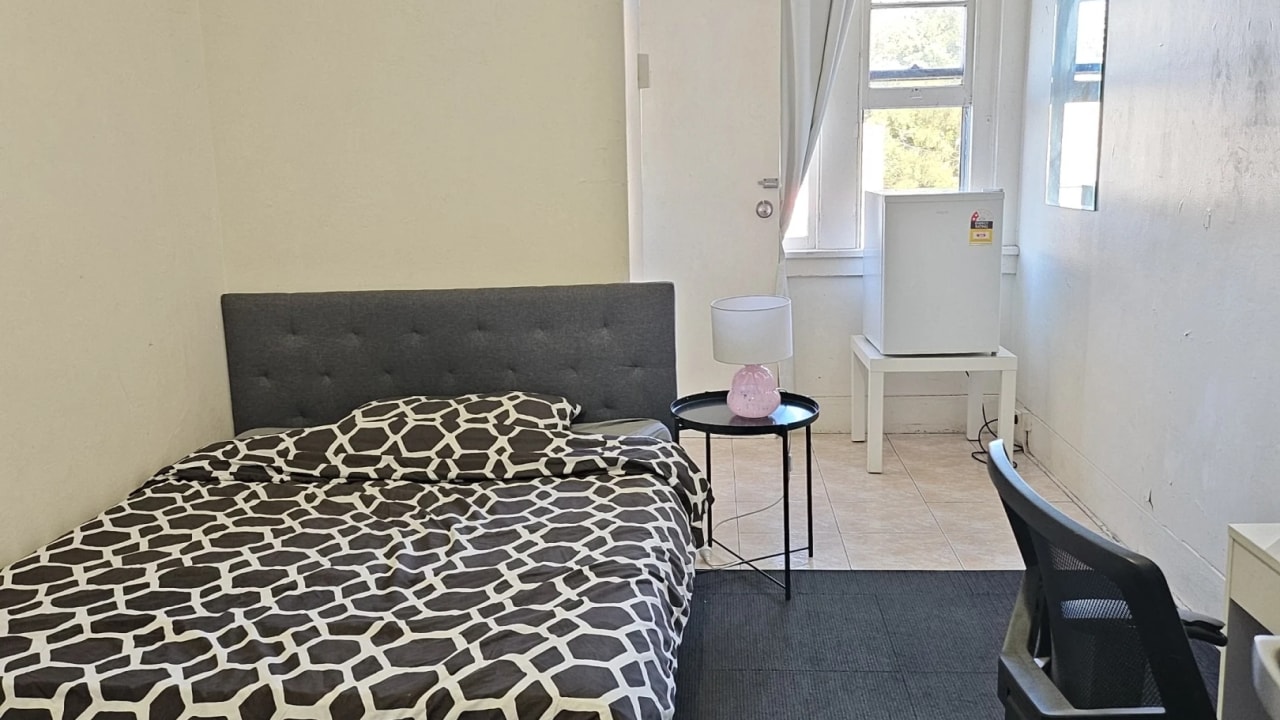 Furnished room in a flatshare
