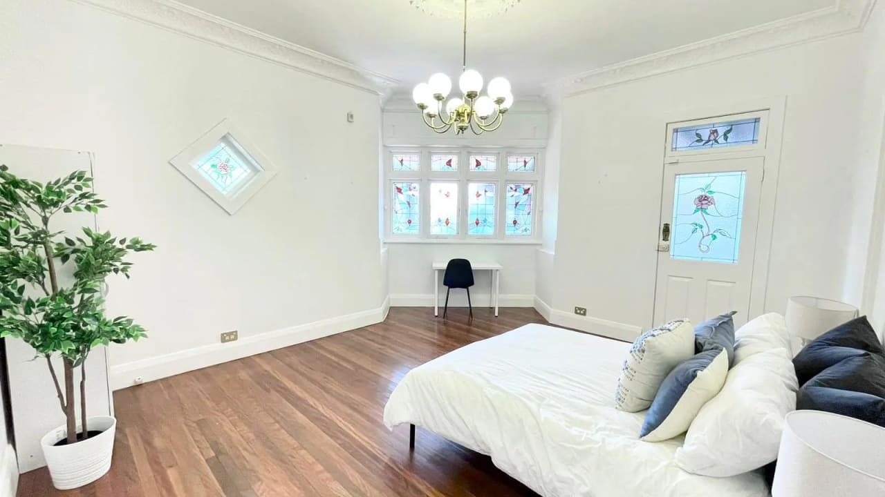 Room in a share house