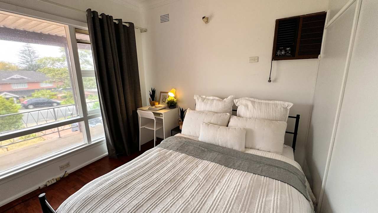 Furnished room in a flatshare