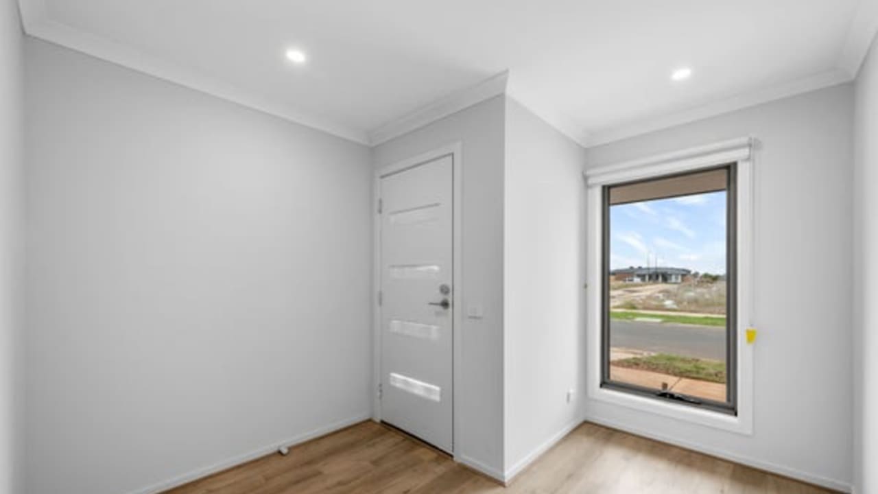 Unfurnished room with own bathroom