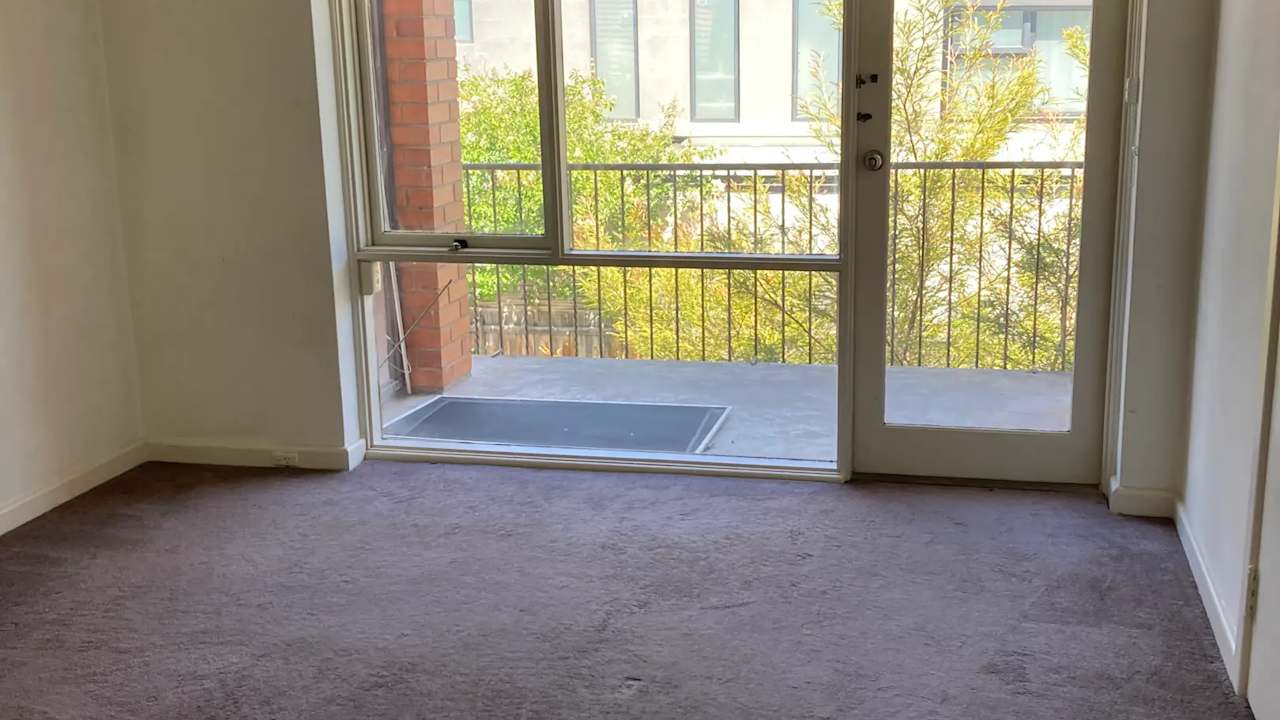 Unfurnished room in a flatshare