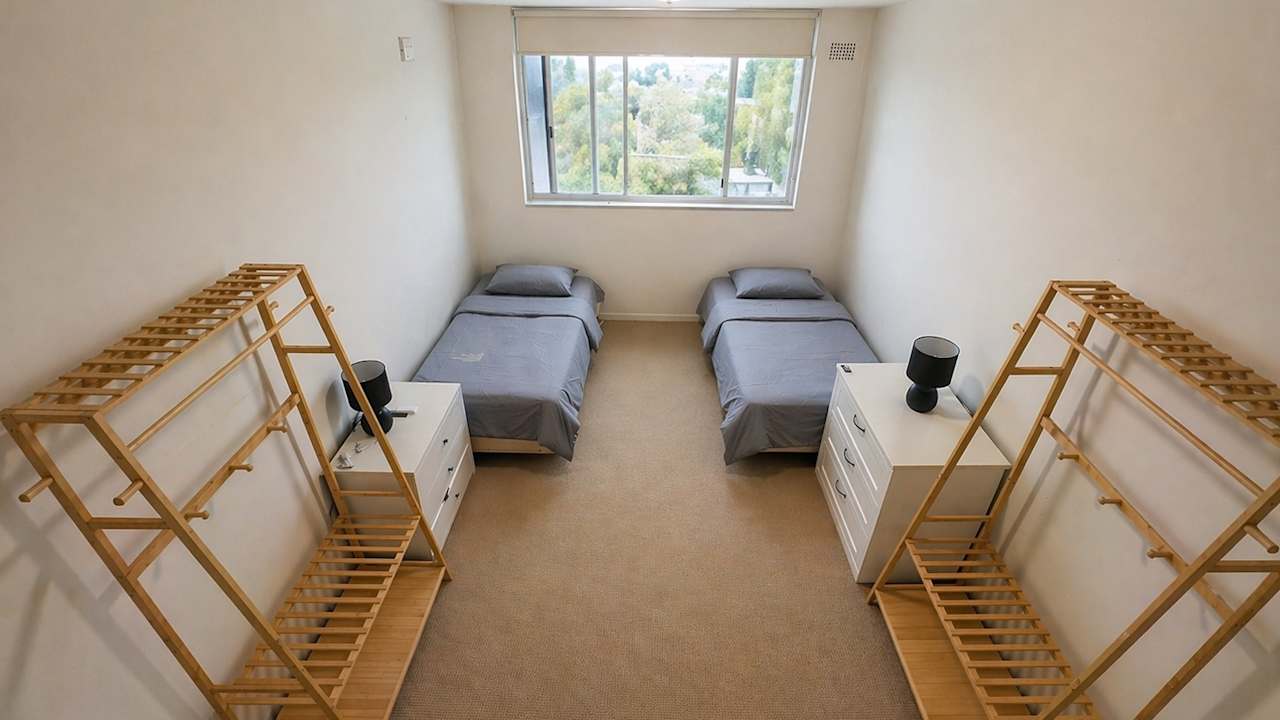 Furnished room in a flatshare
