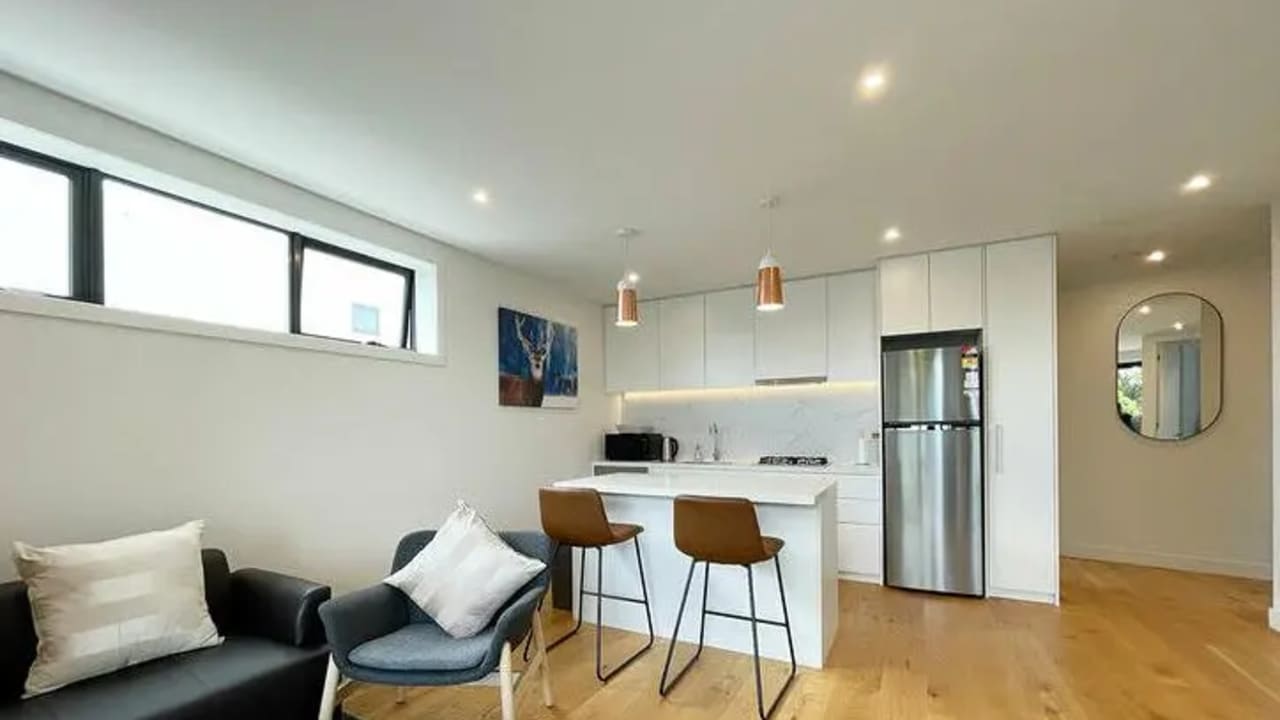 Furnished room with ensuite in a flatshare