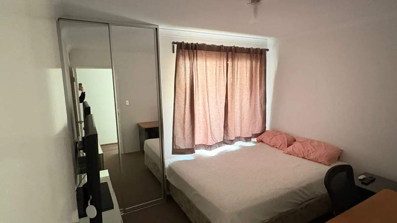 Furnished room in a share house