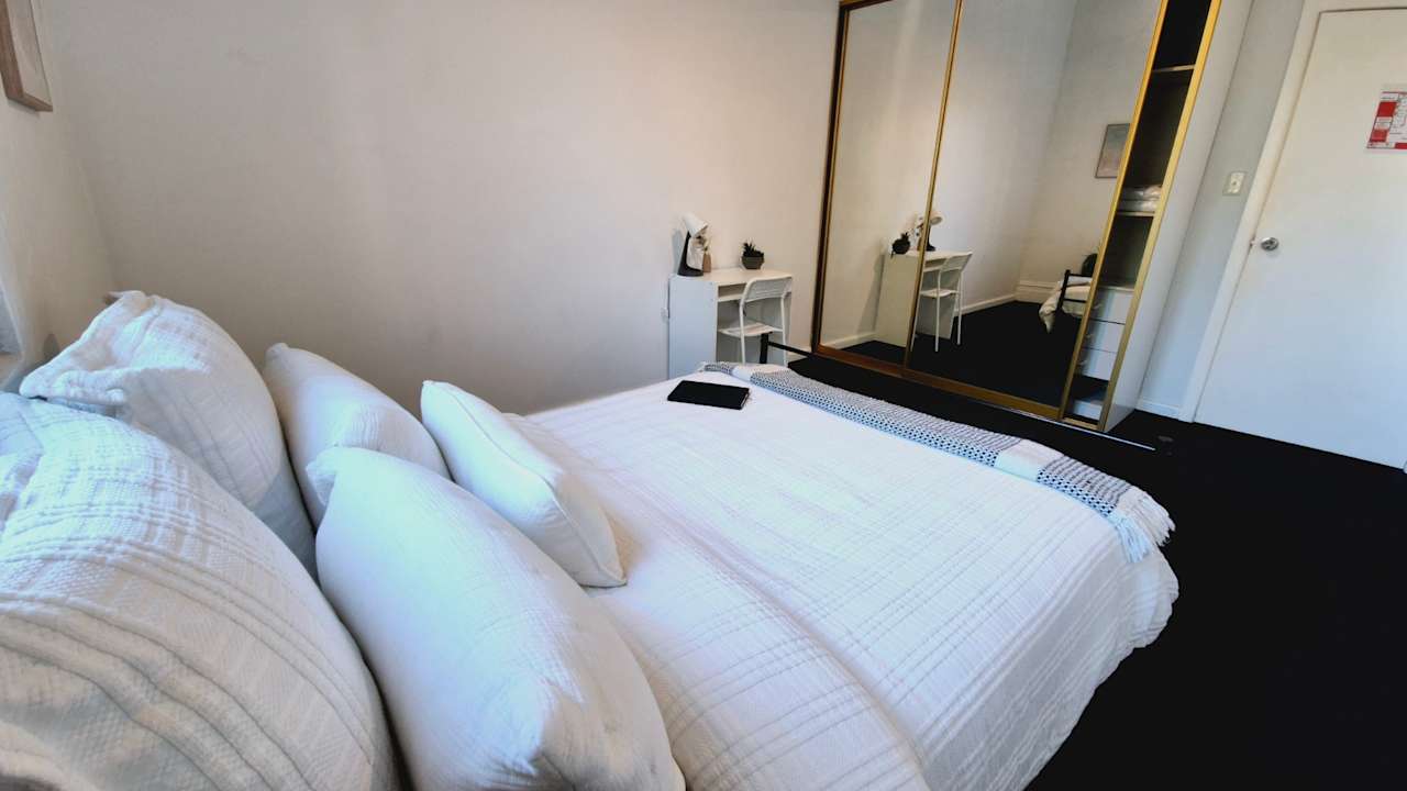 Furnished room in a flatshare