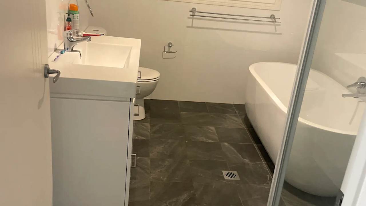 Unfurnished room with own bathroom