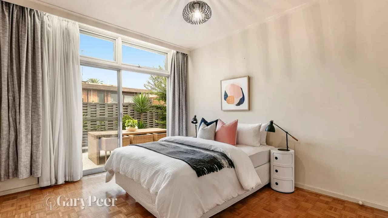 Furnished room in a share house