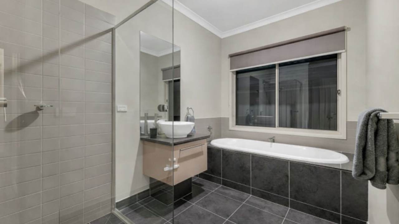 Furnished room with own bathroom