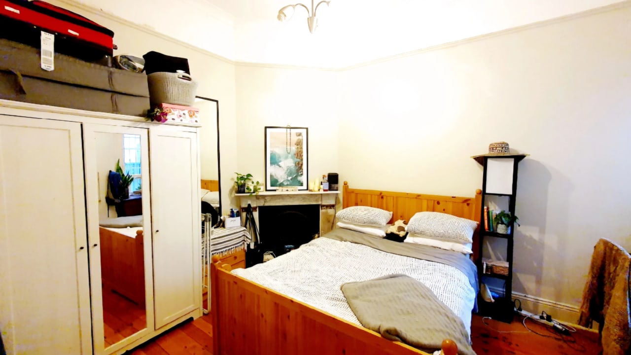 Furnished room in a share house
