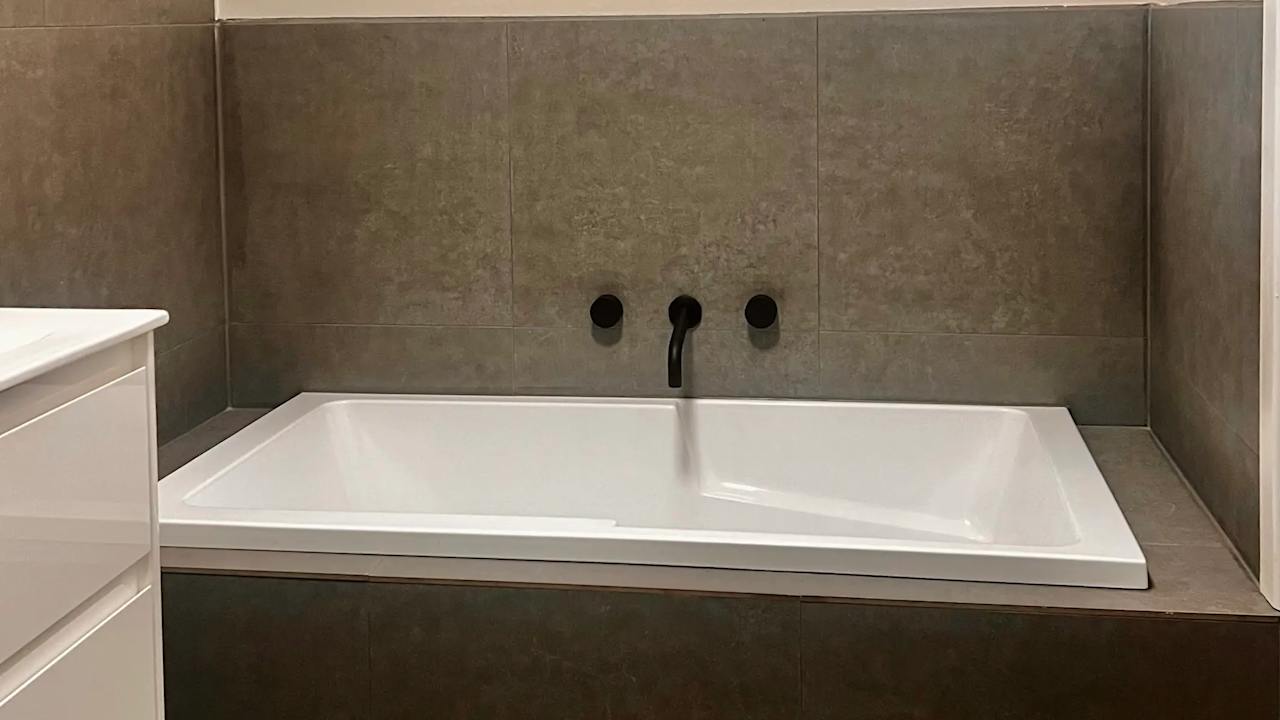 Unfurnished room with own bathroom