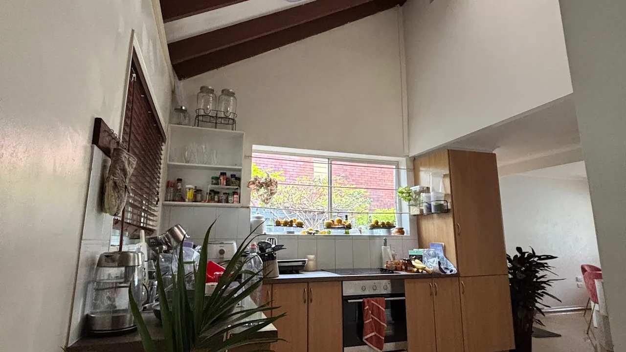 Room in a share house
