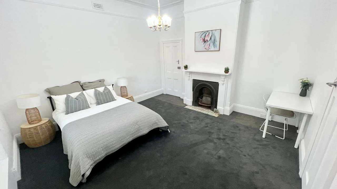 Room in a share house