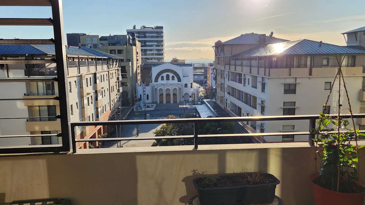 Furnished room with ensuite in a flatshare