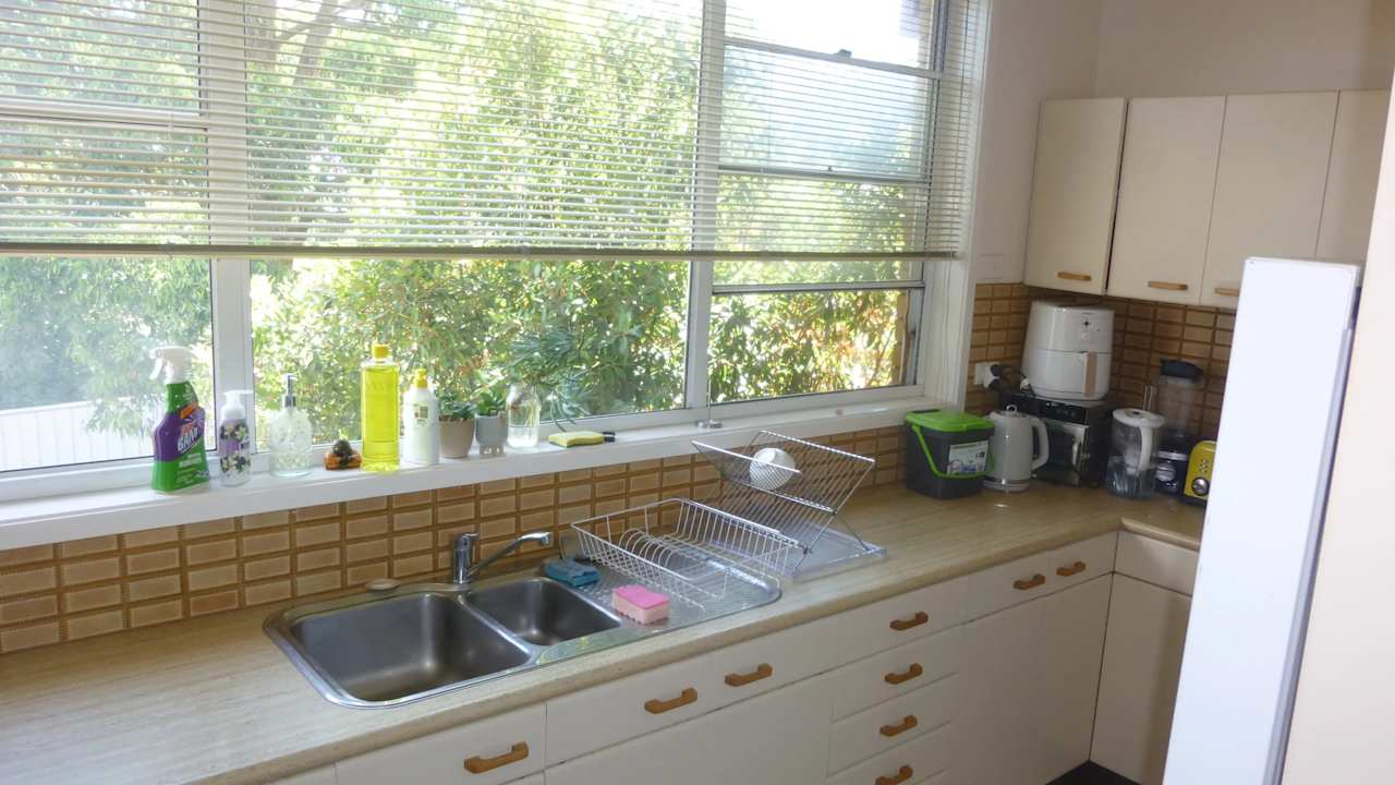 Room in a share house